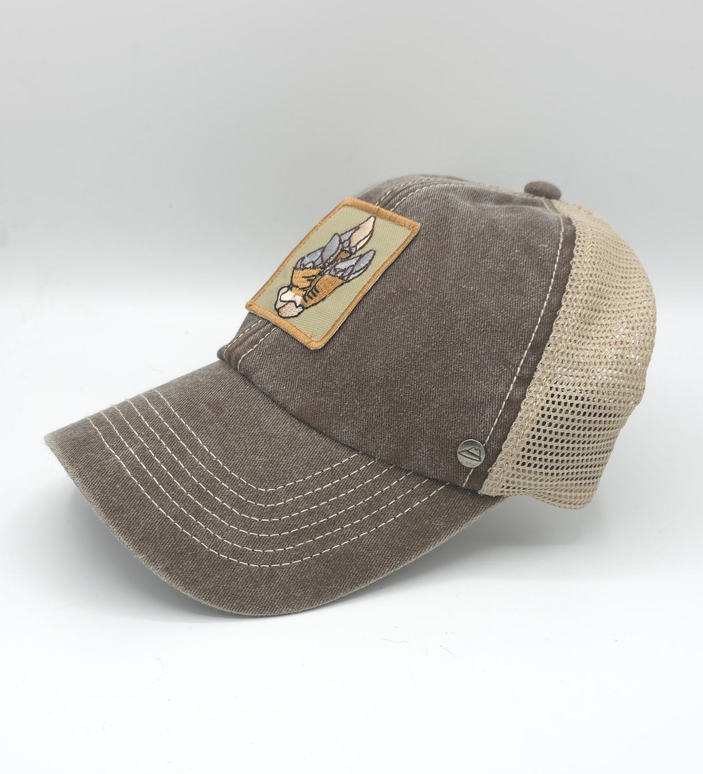 GORRA MARRÓN CON PARCHE PERCEBE