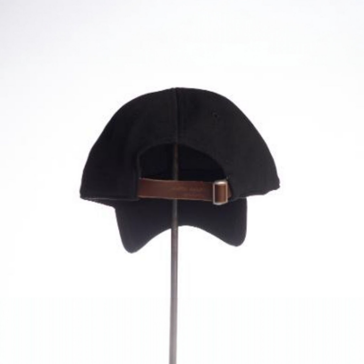 Gorra en punto negra