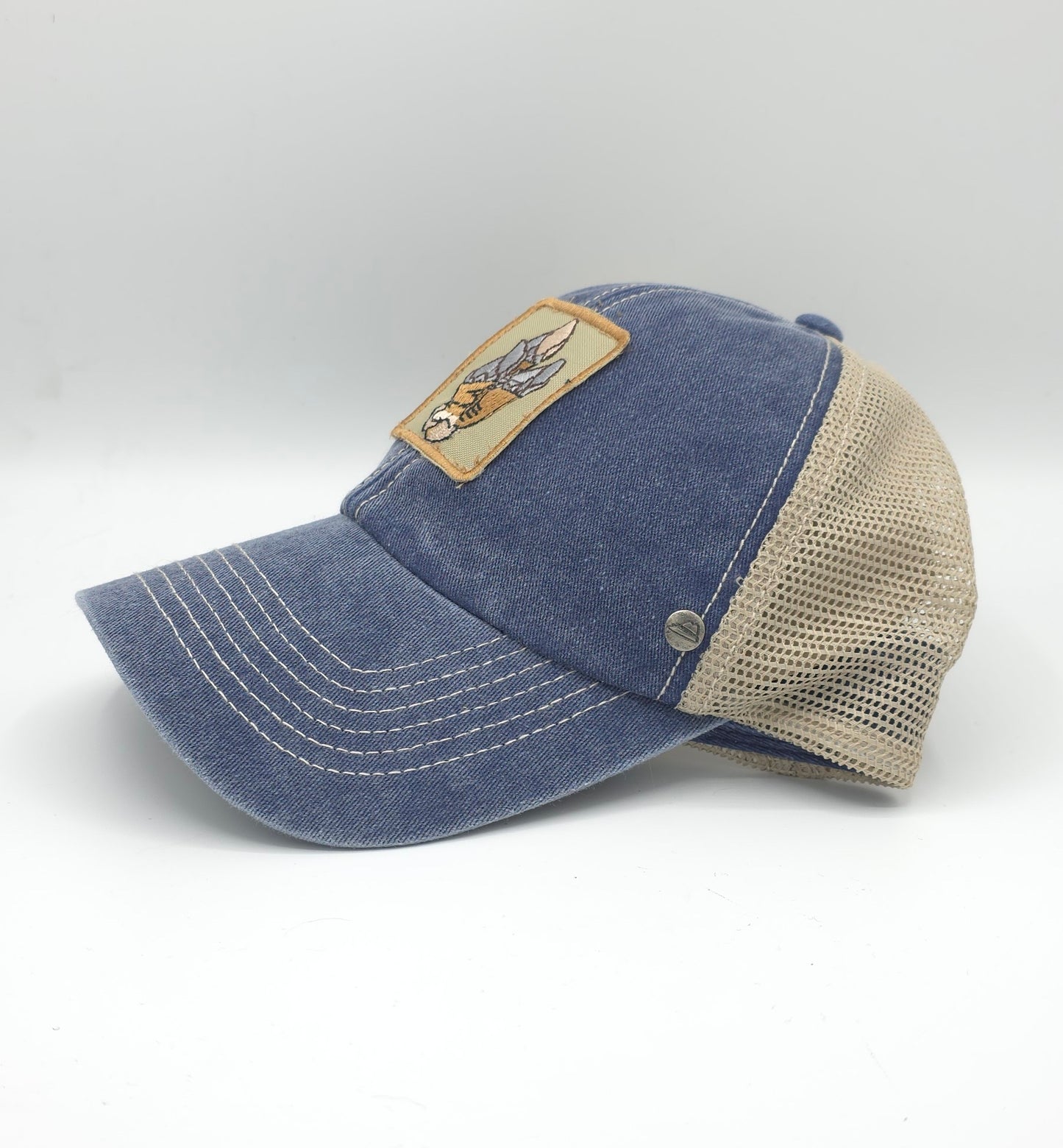 GORRA AZUL DENIM CON PARCHE PECEBE