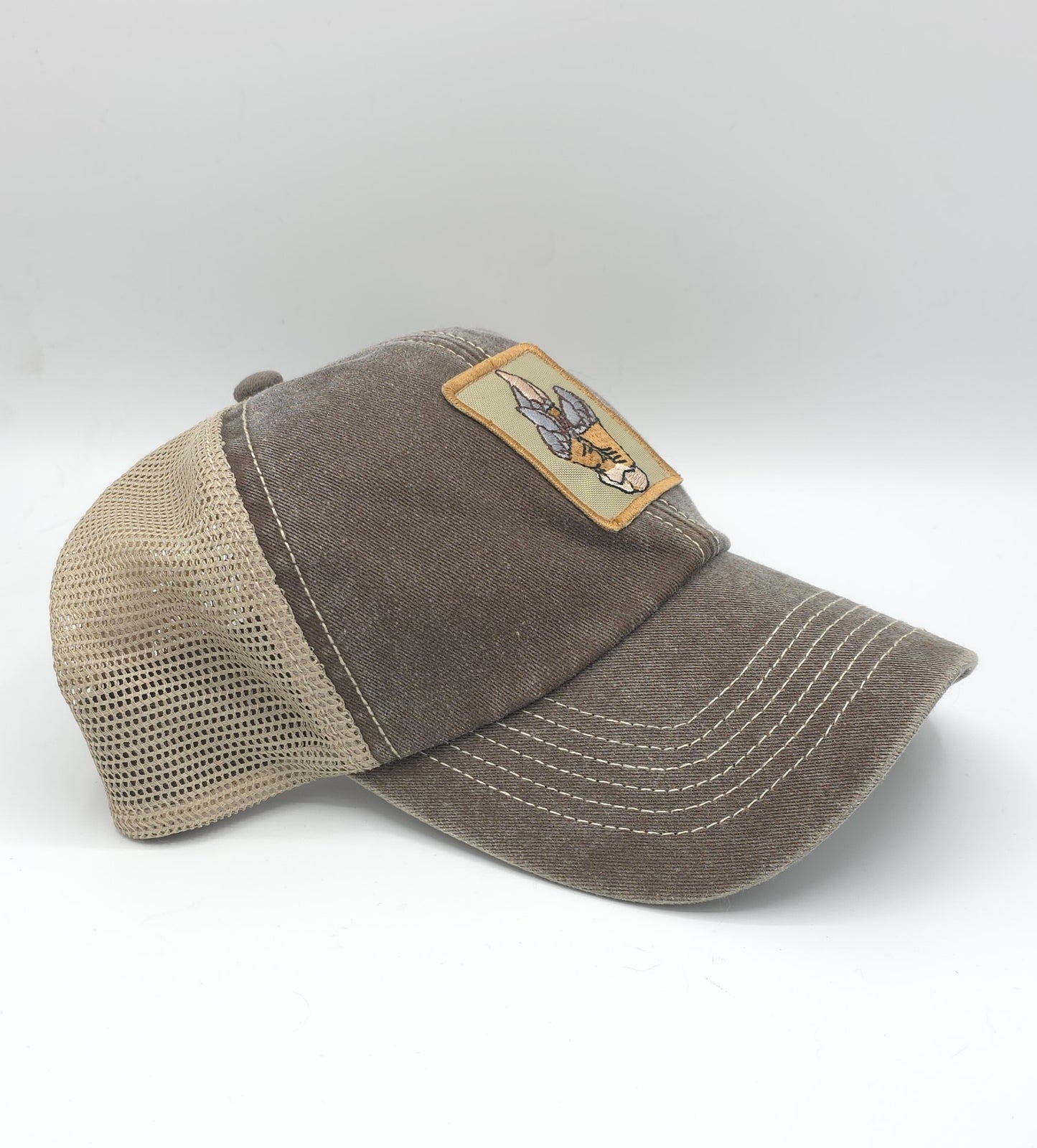 GORRA MARRÓN CON PARCHE PERCEBE