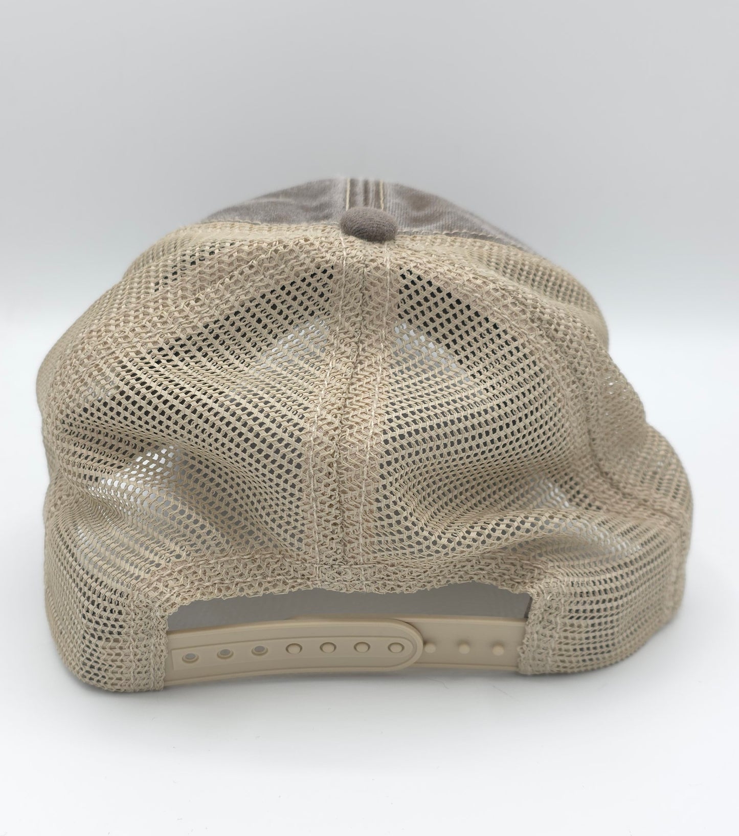 GORRA MARRÓN CON PARCHE PERCEBE
