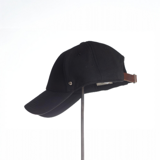 Gorra en punto negra