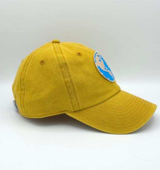 GORRA MOSTAZA CON PARCHE MAPA MUNDI