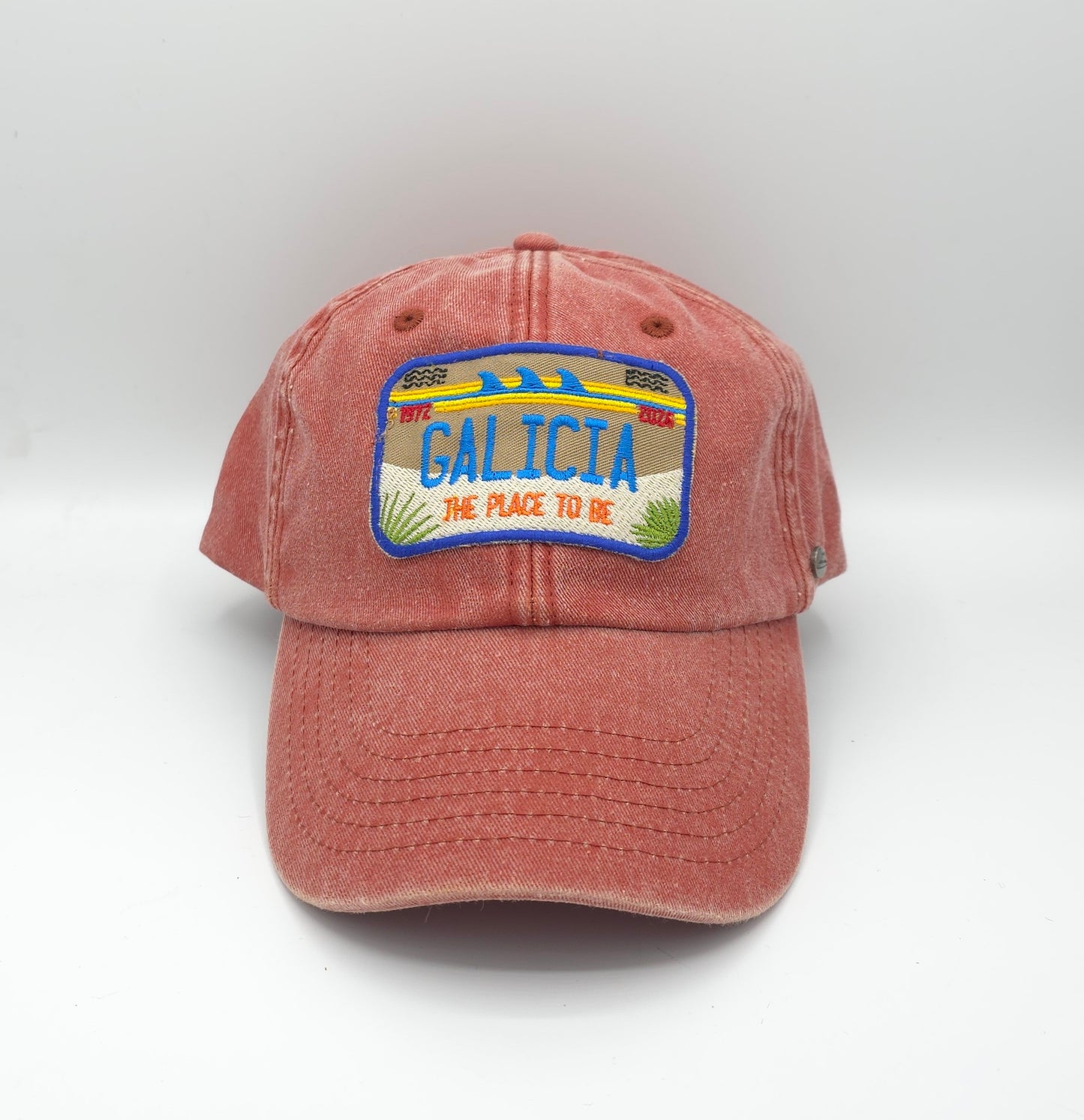 GORRA NARANJA CON PARCHE