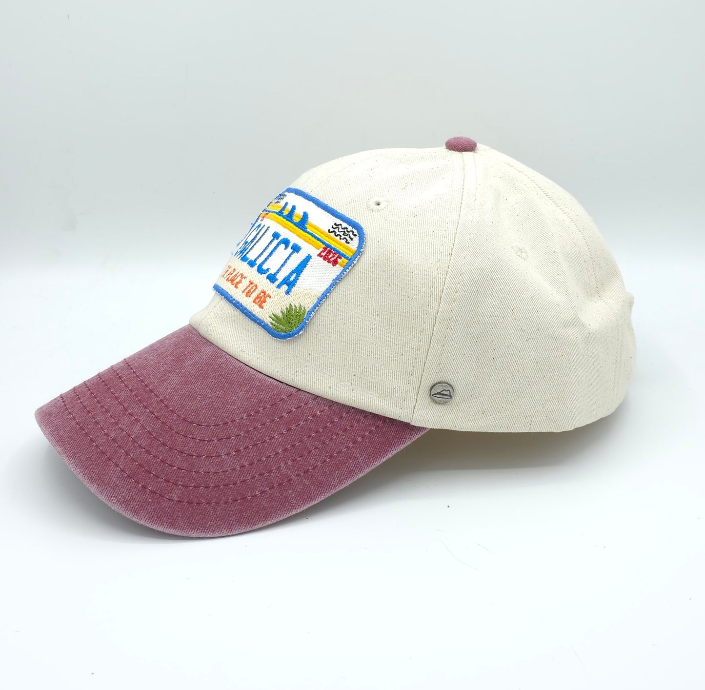 GORRA ROJA CON PARCHE