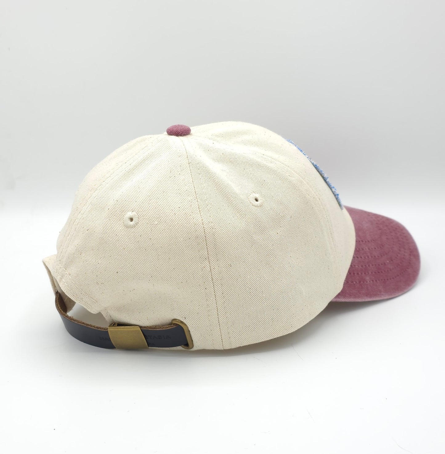 GORRA ROJA CON PARCHE